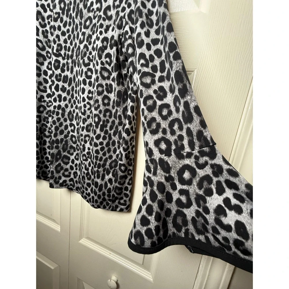 Michael Kors Womens Grey Leopard Print Bell Sleeve Crew Neck Blouse Top Large‎